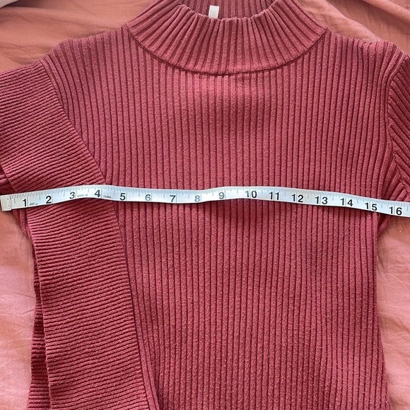 ruffle turtleneck - size small ; Pre owned - Picture 7 of 8